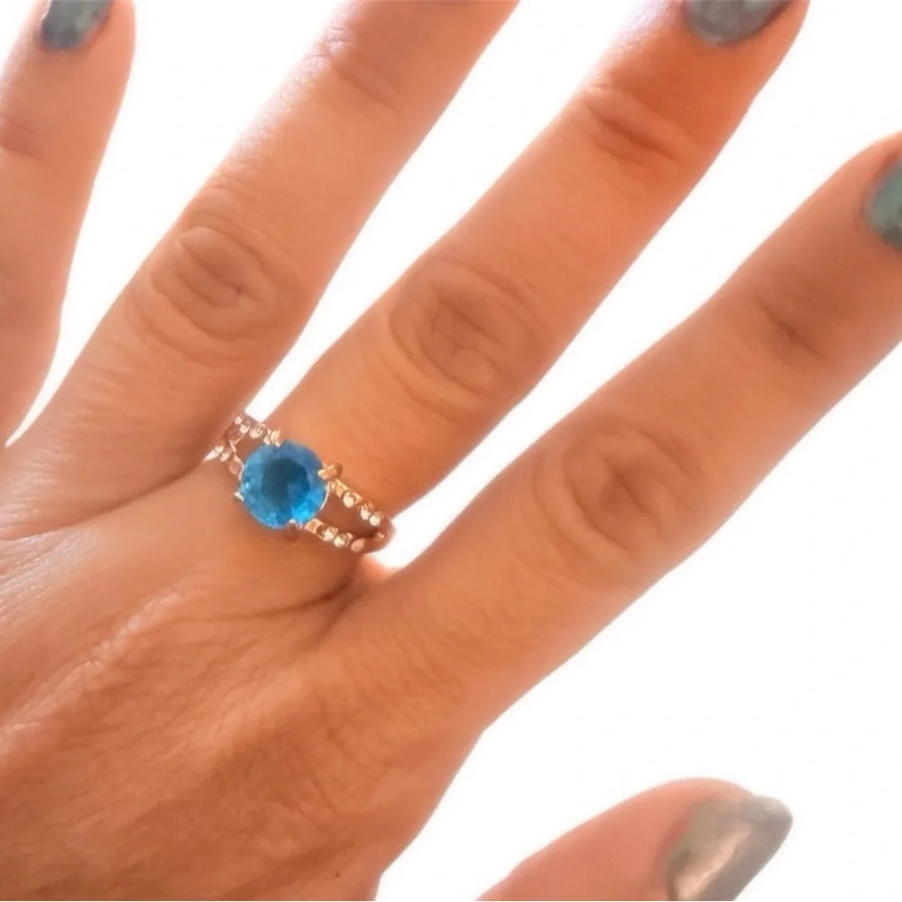Vintage Dainty‎ Gold Ring with Sapphire Like Center & Clear Rhinestones, Size 7